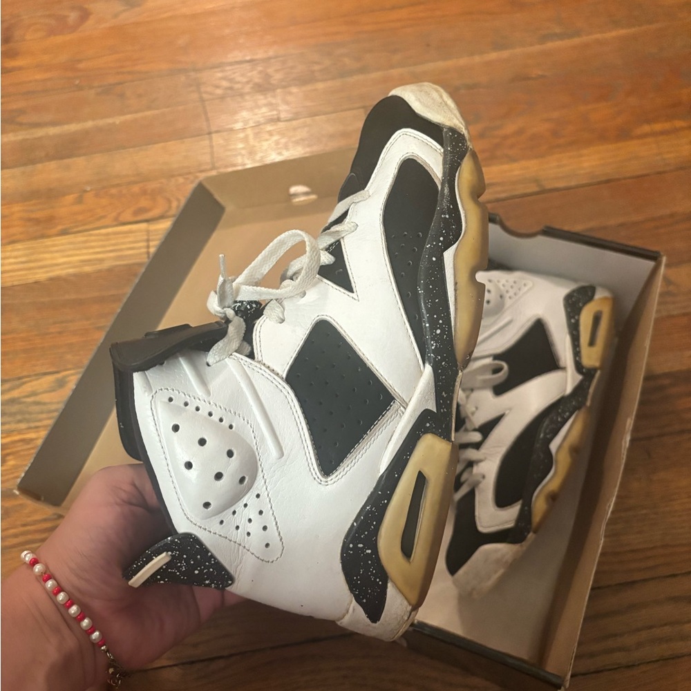 Air Jordan 6 Retro Sneakers - Black and white Oreo 2010 - Picture 3 of 7